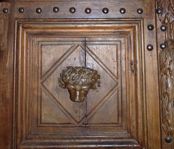 08. Saint-Pierre du Mont - église - détail boiserie [photo JPV]